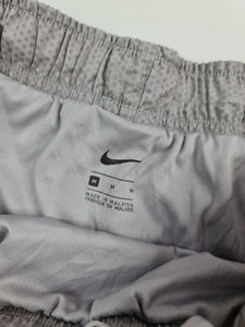 Short deportivo mujer marca Nike - (Talla: M) Gris