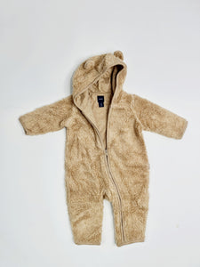 Pjama maronmarca Baby Gap, talla 3-6 meses