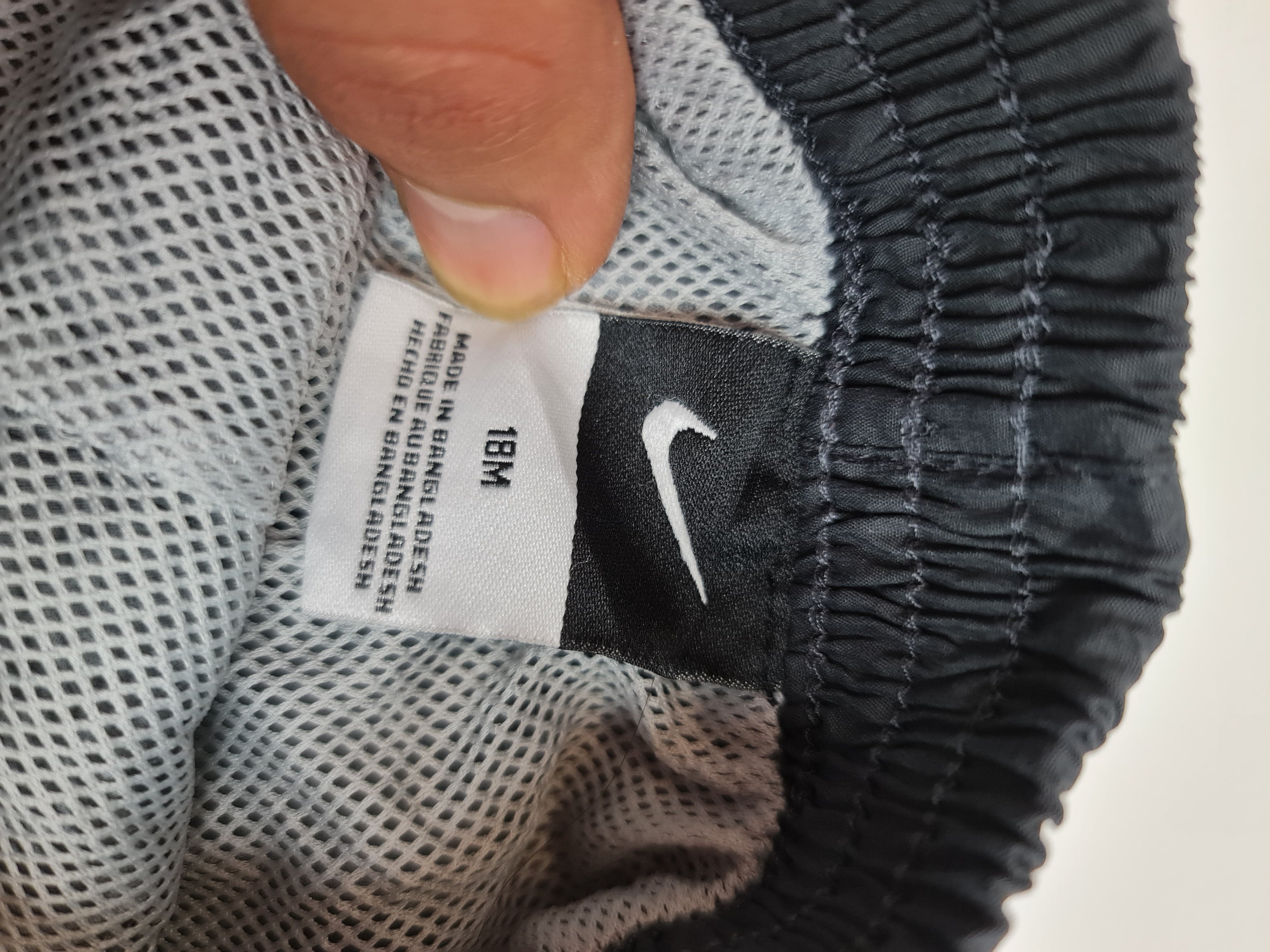 Pantalones marca Nike para bebéde 18 meses