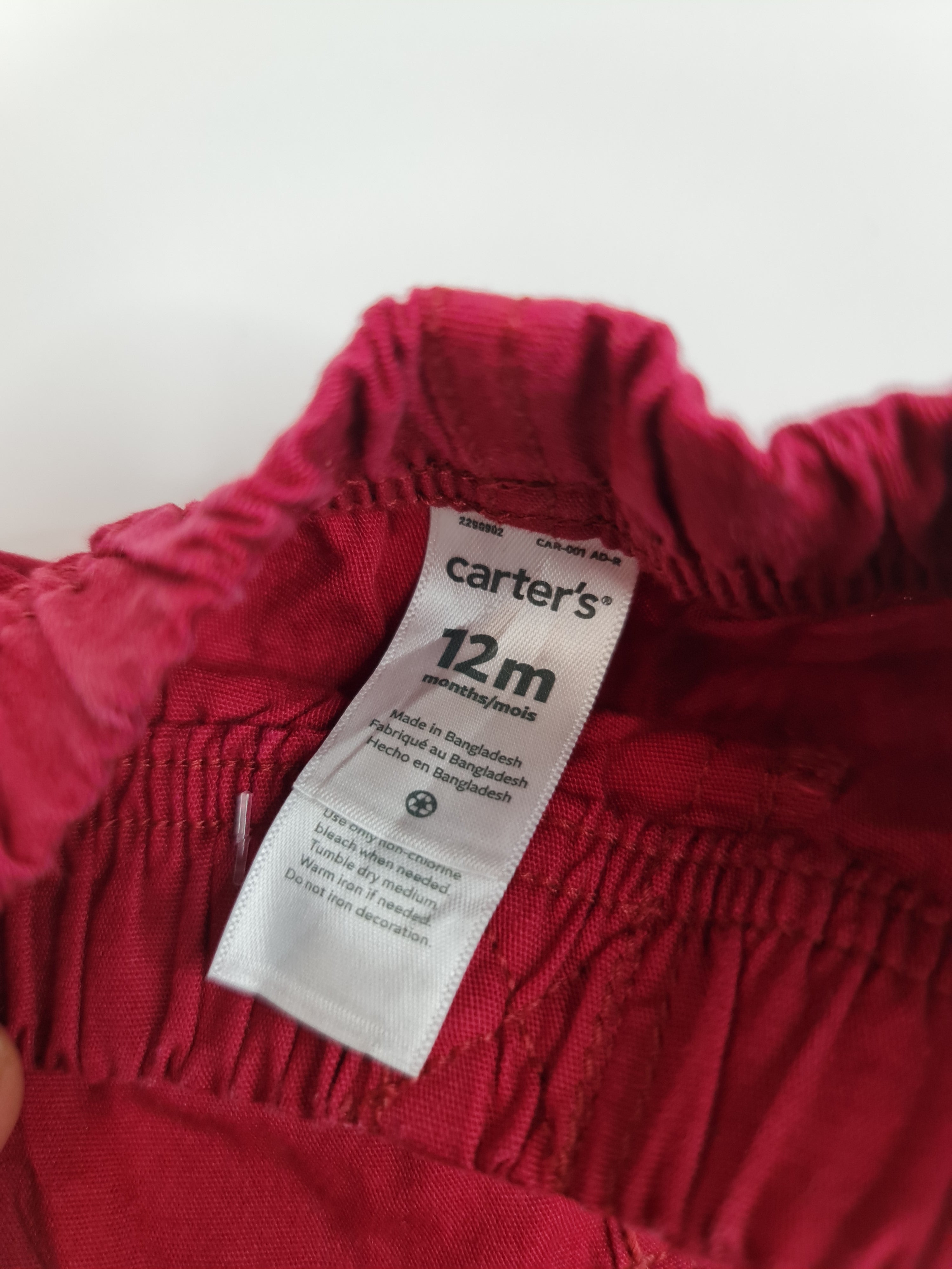 Pantalon rojo marca Carter's para niña de 12 meses.