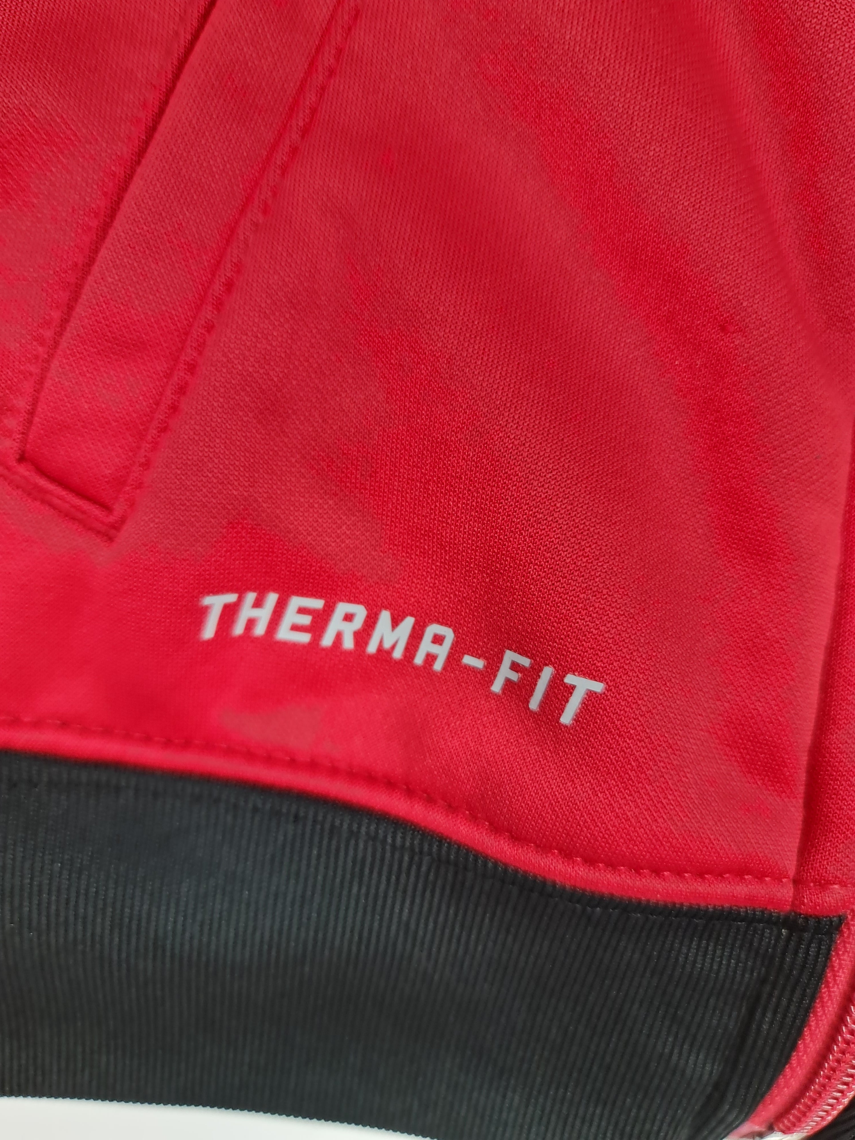 Suéter Nike Therma-Fit, para bebé de 18 meses.