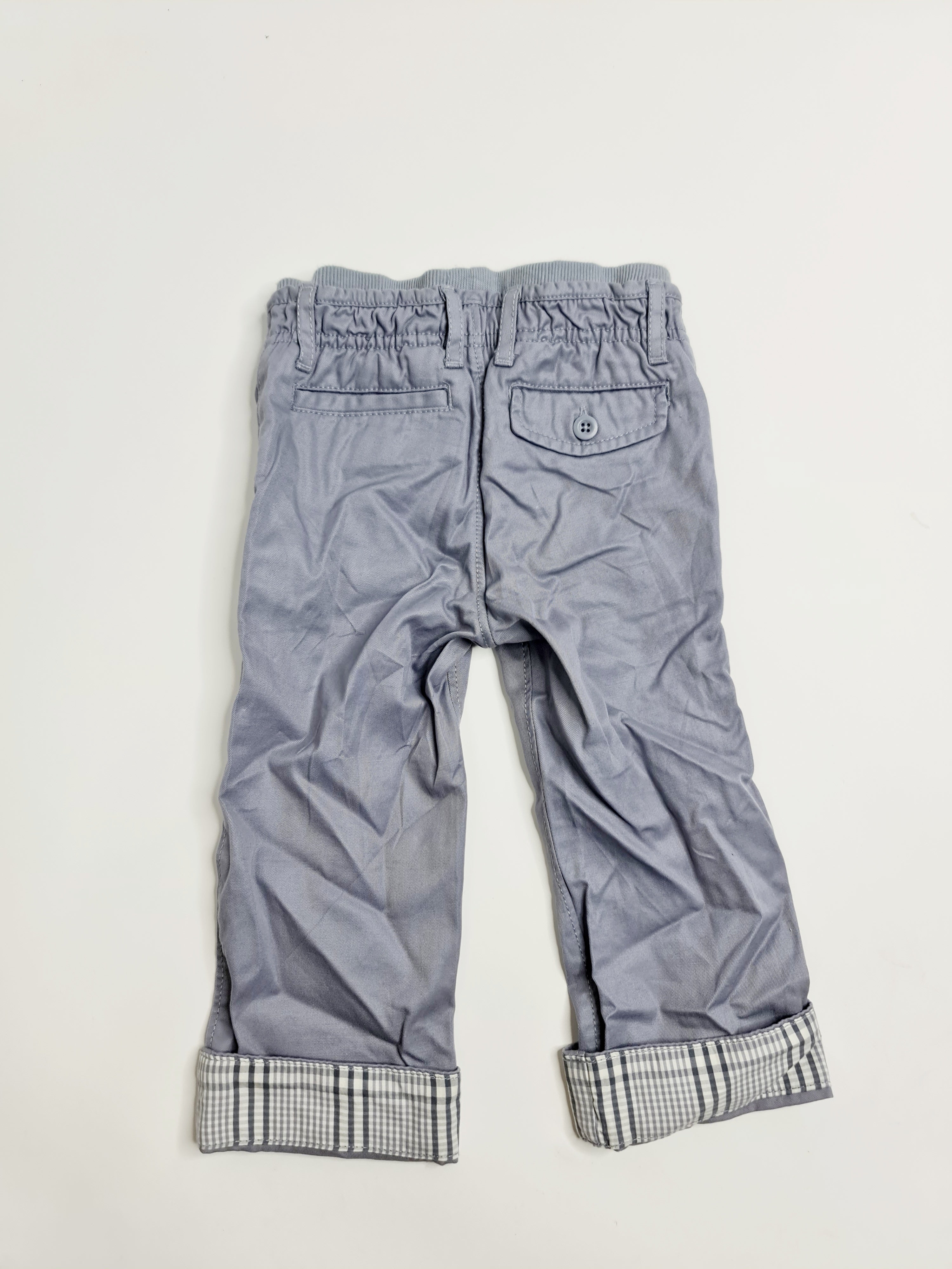 Pantalones color gris, marca babyGap para bebé de 18 a 24 meses