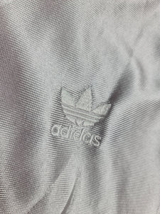 Suéter marca Adidas - (Talla: M) Gris